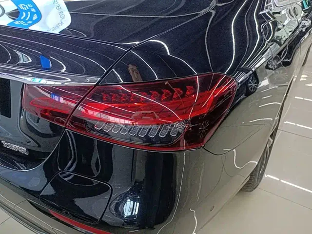 Mercedes-Benz E-Class — Фото автомобиля 7