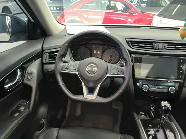 Nissan X-Trail — Фото автомобиля 10