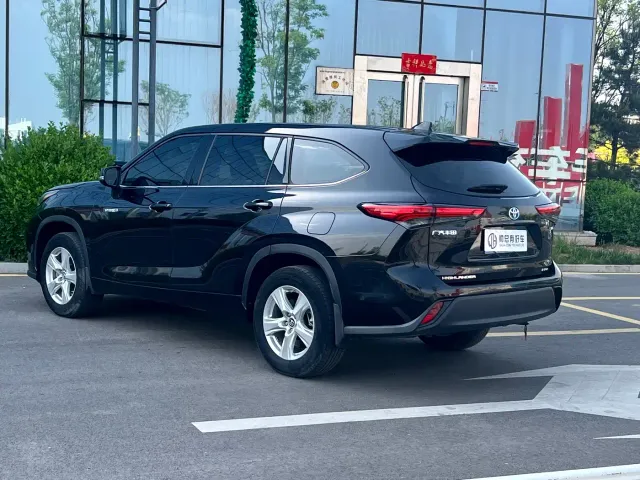 Toyota Highlander — Фото автомобиля 3