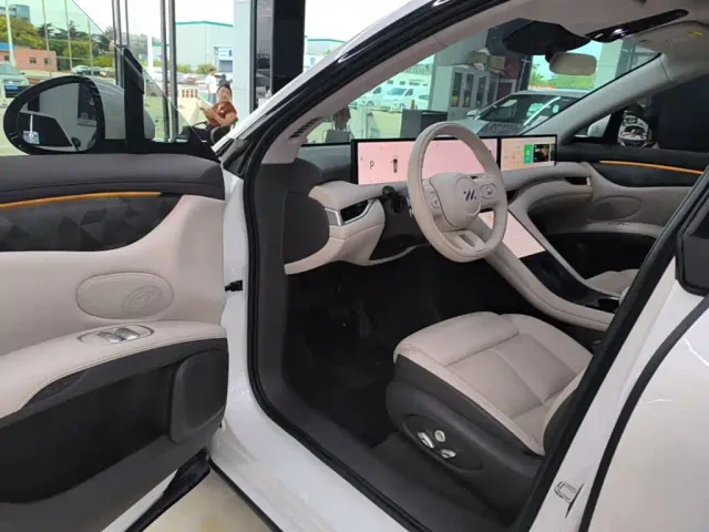 IM Motors LS6 — Фото автомобиля 15