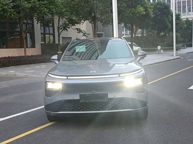 Xpeng G9 — Фото автомобиля 2