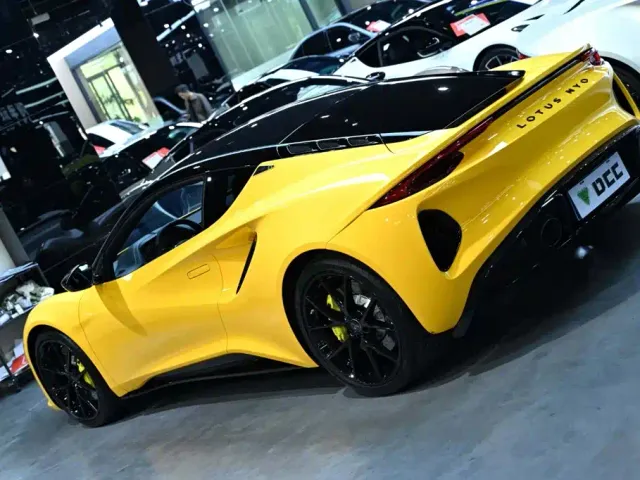 Lotus Emira — Фото автомобиля 17