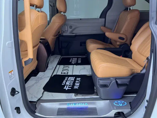 Toyota Sienna — Фото автомобиля 16