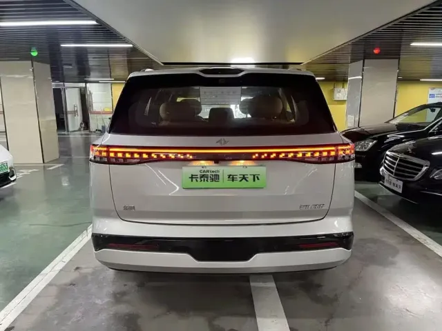 Dongfeng Yipai eπ008 2025 210Ultra Range Extender 5-Seater — Фото автомобиля 6