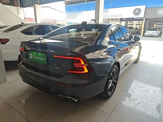 Volvo S60 — Фото автомобиля 6