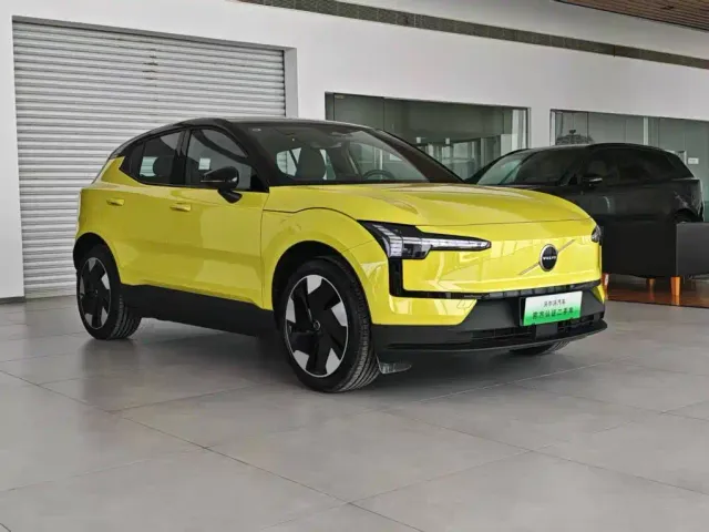 Volvo EX30 — Фото автомобиля 3