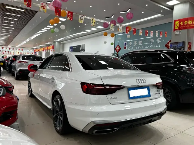 Audi A4L — Фото автомобиля 9