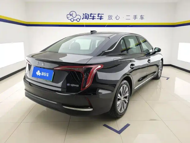 Hongqi E-QM5 — Фото автомобиля 3