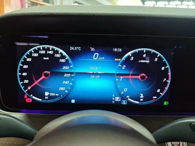 Mercedes-Benz E-Class — Фото автомобиля 3
