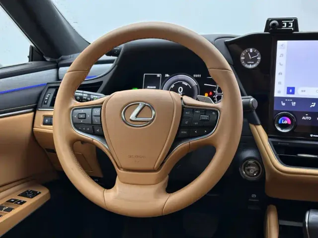 Lexus ES — Фото автомобиля 12