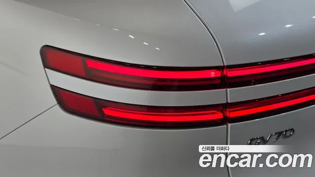Genesis GV70 — Фото автомобиля 23