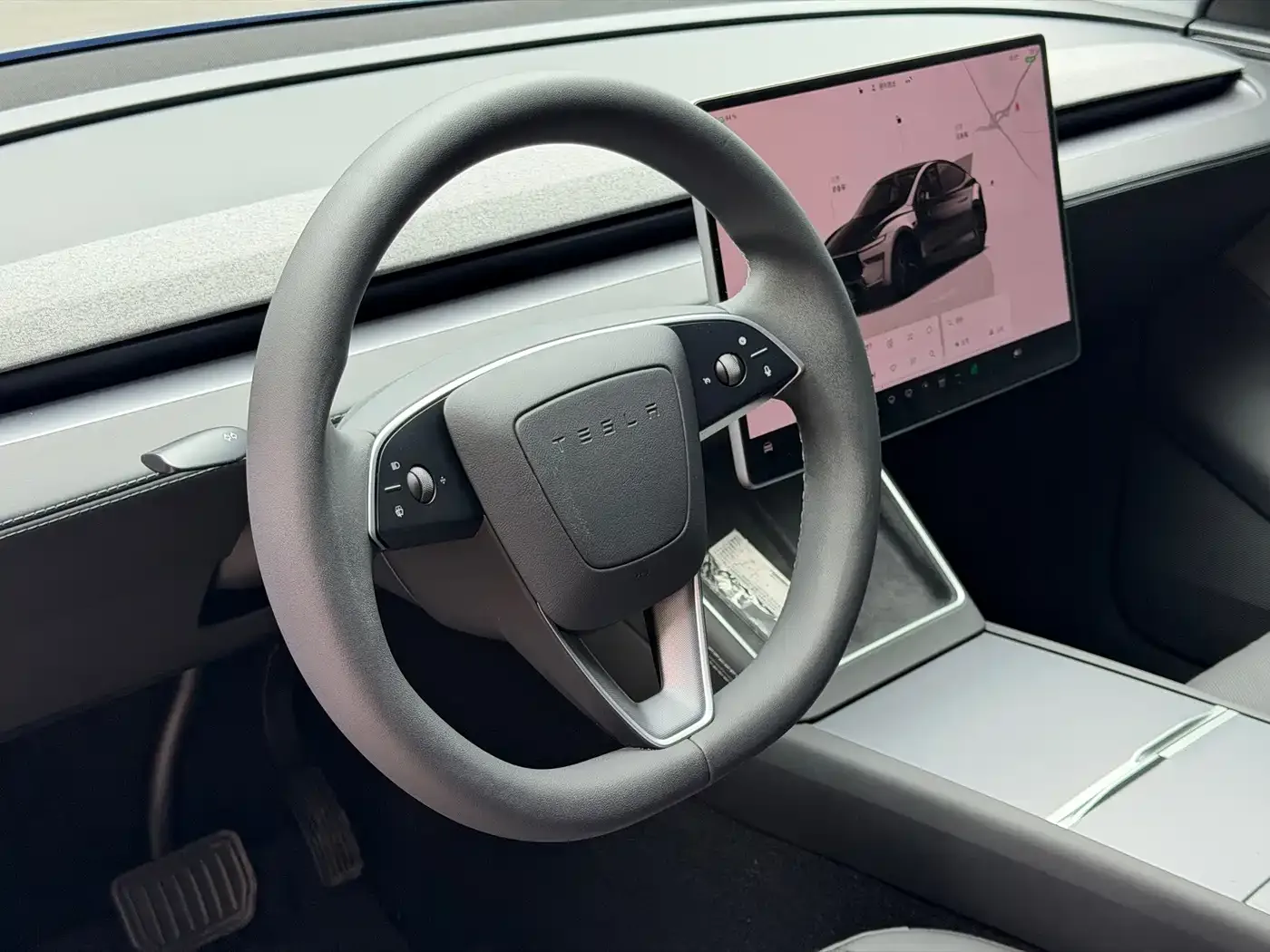 Tesla Model Y 2025 Rear-Wheel Drive — Фото автомобиля 10