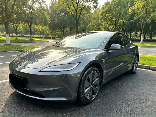 Фотография автомобиля — Tesla Model 3