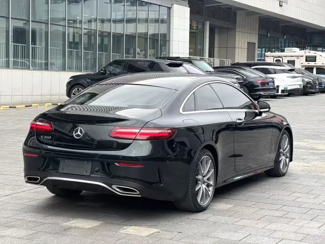 Mercedes-Benz E-Class — Фото автомобиля 10
