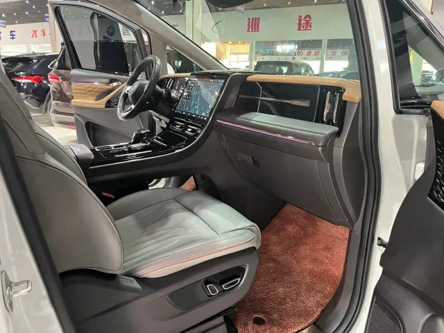GAC Trumpchi M8 — Фото автомобиля 17