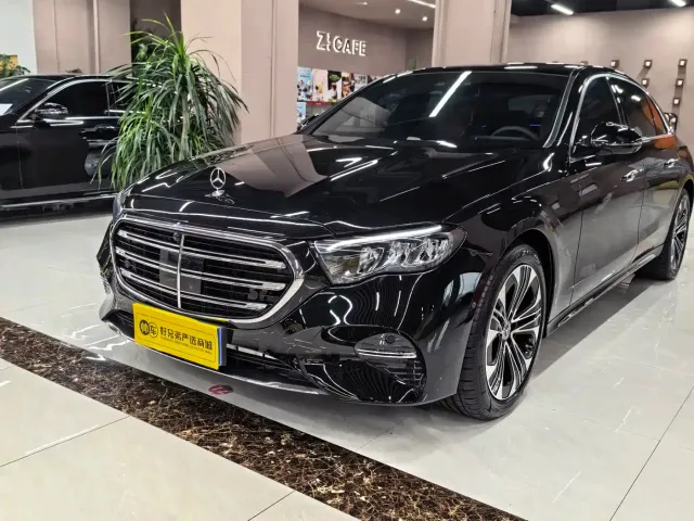 Фотография автомобиля — Mercedes-Benz E-Class