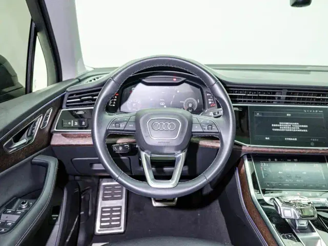 Audi Q7 — Фото автомобиля 9