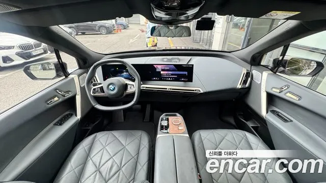 BMW iX — Фото автомобиля 7