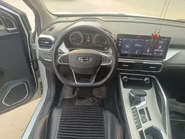 Geely Binyue — Фото автомобиля 10