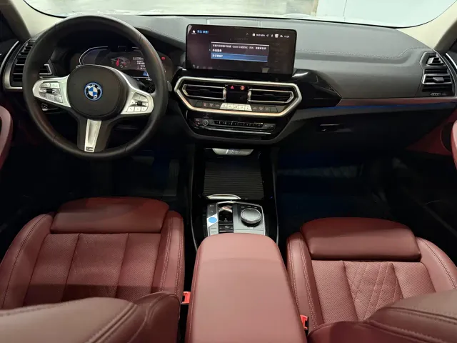 BMW iX3 — Фото автомобиля 11