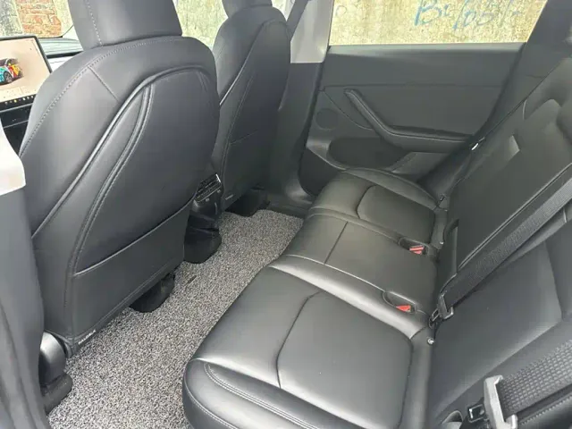 Tesla Model Y — Фото автомобиля 22