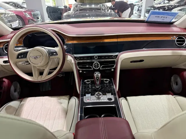 Bentley Flying Spur — Фото автомобиля 8