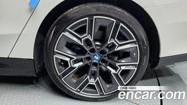 BMW 5-Series — Фото автомобиля 4