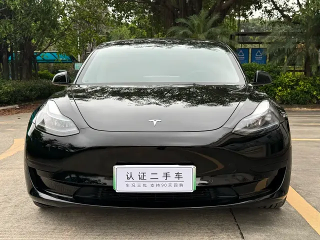 Tesla Model 3 — Фото автомобиля 2