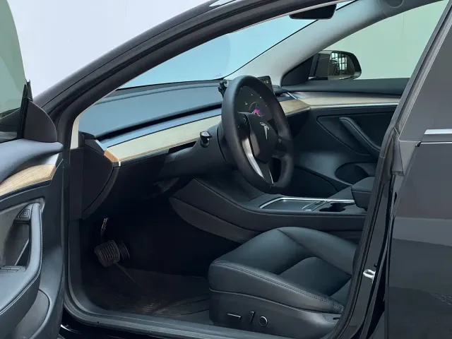 Tesla Model 3 — Фото автомобиля 9