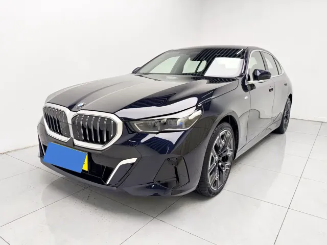 BMW 5 Series — Фото автомобиля 3