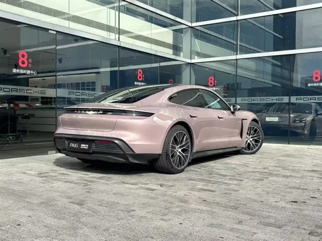 Porsche Taycan — Фото автомобиля 2
