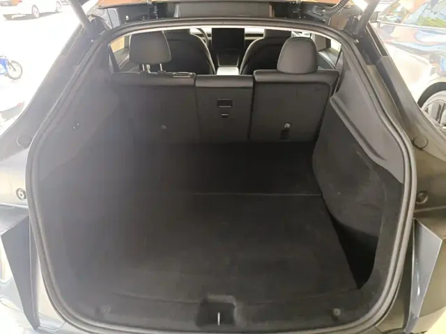 Tesla Model Y — Фото автомобиля 18