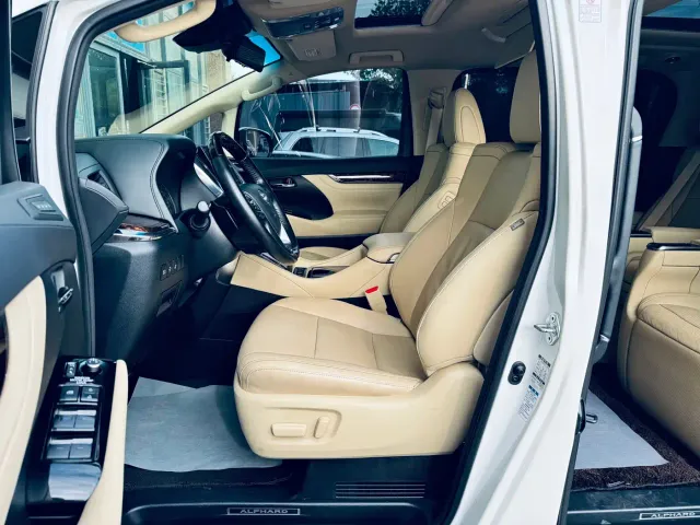 Toyota Alphard — Фото автомобиля 8