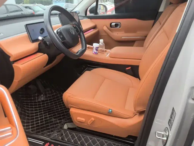 Leapmotor C10 — Фото автомобиля 14