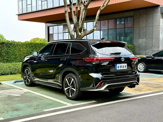 Toyota Crown Kluger — Фото автомобиля 10