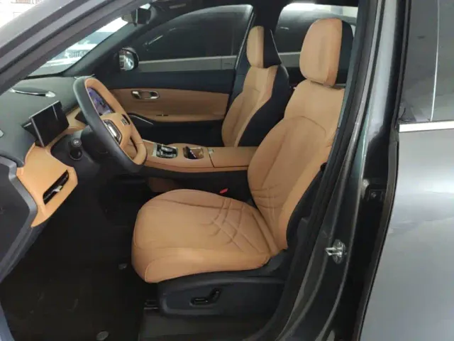 Geely Galaxy Starship 7 EM-i — Фото автомобиля 14