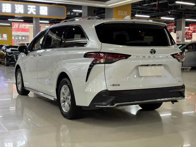 Toyota Granvia — Фото автомобиля 10