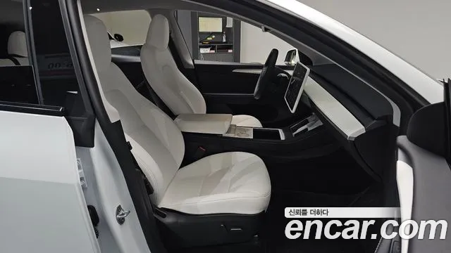 Tesla Model Y — Фото автомобиля 15