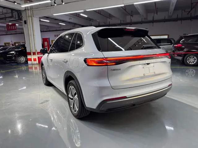Geely Galaxy Starship 7 EM-i — Фото автомобиля 4