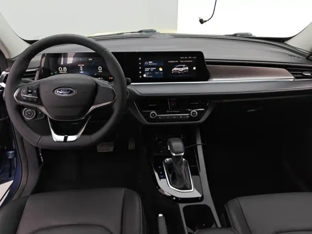 Ford Escort — Фото автомобиля 12