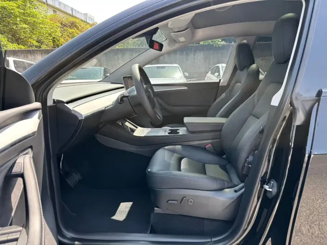 Tesla Model Y — Фото автомобиля 4