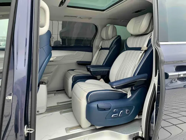 Roewe iMAX8 — Фото автомобиля 9