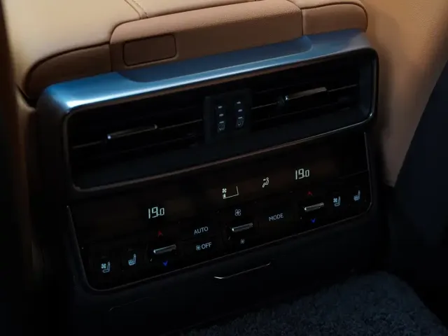Lexus LX — Фото автомобиля 25