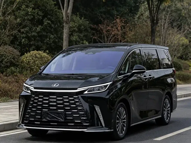 Фотография автомобиля — Lexus LM