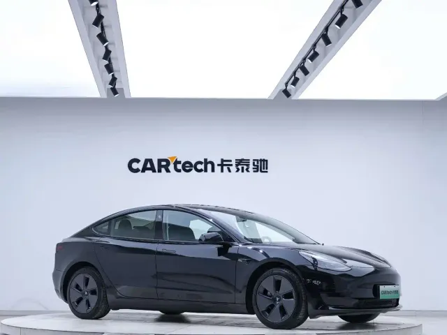 Tesla Model 3 — Фото автомобиля 2