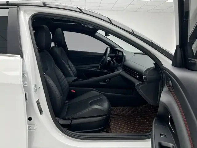 Hyundai Elantra 2022 240TGDi DCT LUX Premium Edition — Фото автомобиля 8