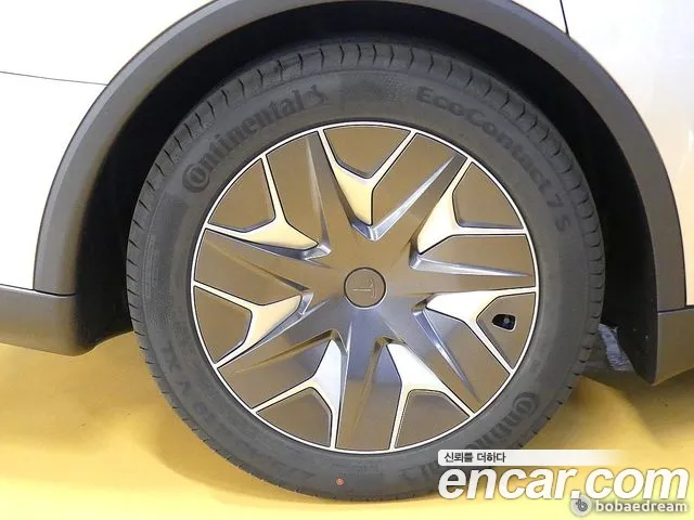 Tesla Model Y — Фото автомобиля 9