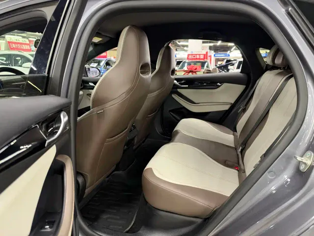 BYD Qin PLUS — Фото автомобиля 14