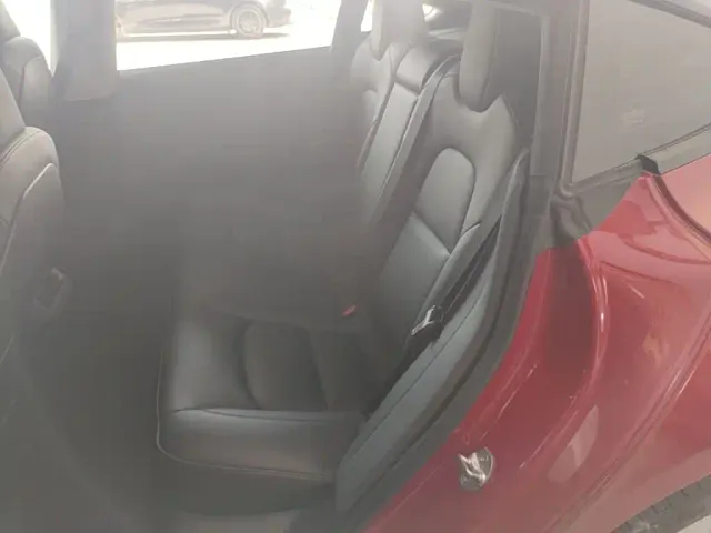 Tesla Model 3 — Фото автомобиля 16