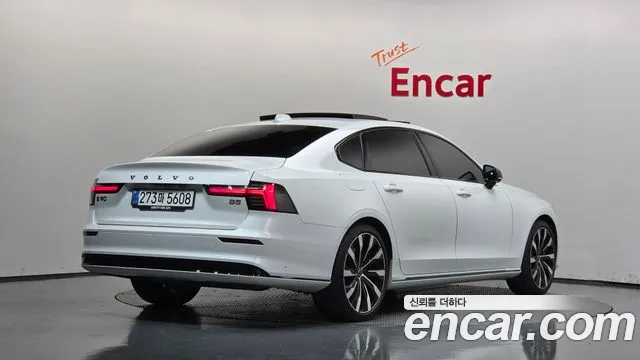 Volvo S90 — Фото автомобиля 2